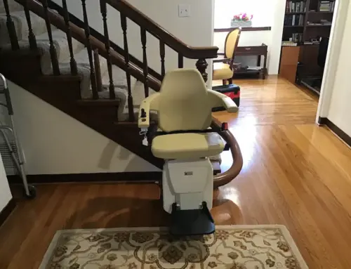 Straight Stairlift vs Curved Stairlift: Which One is Better for Seniors?